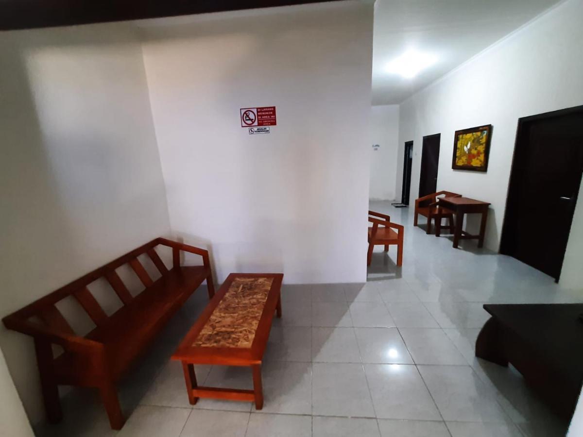 999 Khs Homestay Gilimanuk Exterior photo